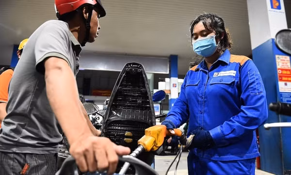 Giá dầu tăng, xăng RON 95 giữ nguyên