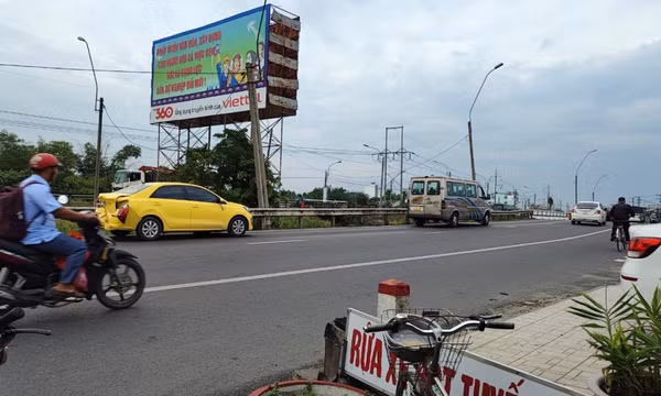 Người đàn ông đi xe đạp tử vong tại chỗ sau va chạm với ô tô