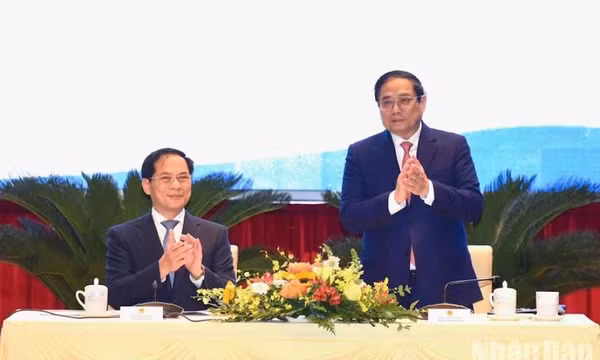 Nỗ lực thúc đẩy mạnh mẽ ngoại giao kinh tế phục vụ đất nước