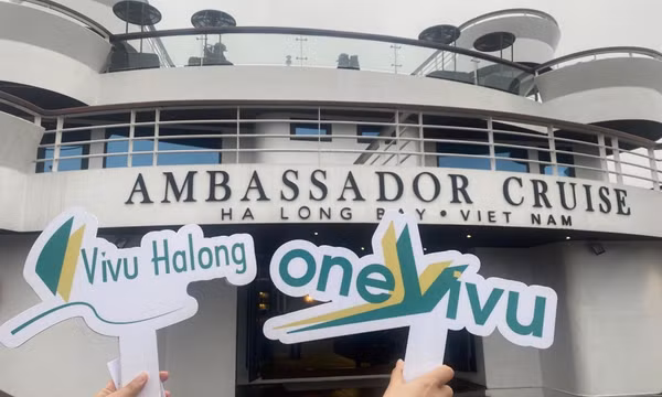 Trải nghiệm các “siêu du thuyền” Hạ Long cùng Vivu Halong