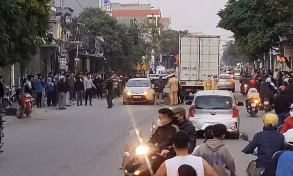 Ngã ra đường sau va quệt, một thanh niên bị xe tải cán tử vong