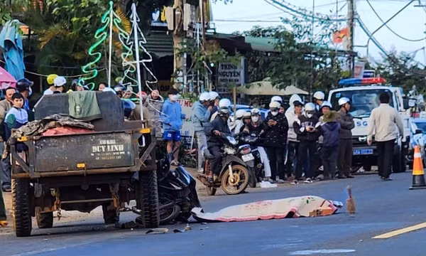 Xe công nông lấn làn đâm xe máy, một người tử vong