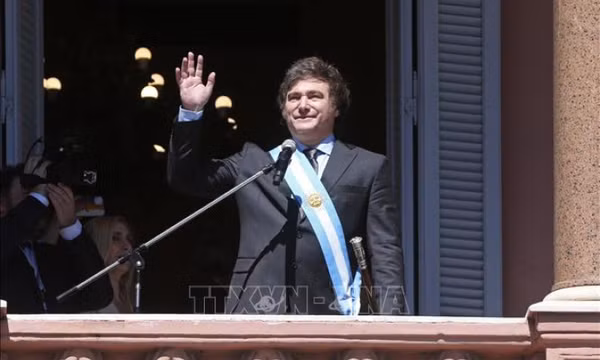 Tân Tổng thống Argentina sa thải hơn 5.000 nhân viên chính phủ