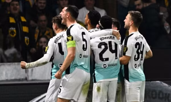 Europa League: West Ham, Brighton thắng nhẹ; Ajax bị loại nhục nhã
