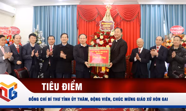 Đồng chí Bí thư Tỉnh ủy thăm, động viên, chúc mừng Giáo xứ Hòn Gai