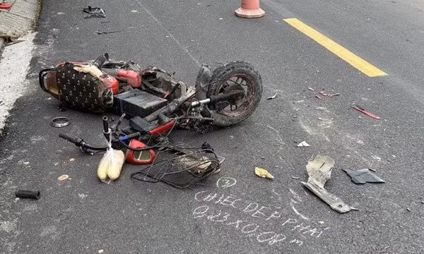 Va chạm với ô tô, 1 phụ nữ đi xe máy điện tử vong trên đường tỉnh 393