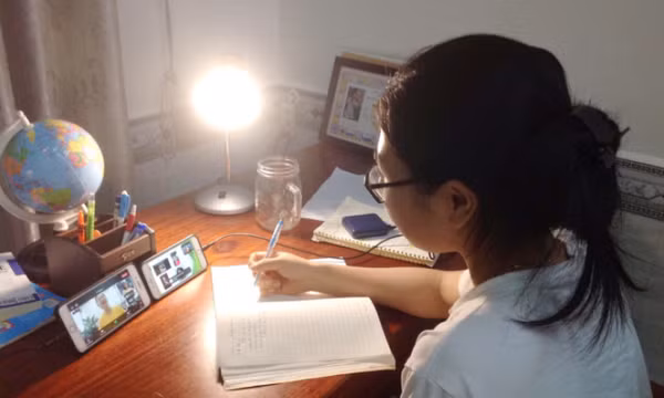 Mất tiền vì khóa nuôi dạy con 'treo đầu dê bán thịt chó'