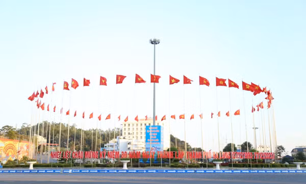 Người dân háo hức đón chờ Lễ kỷ niệm 30 năm thành lập TP Hạ Long 