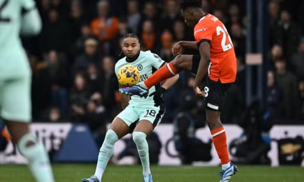 Chelsea thắng hú vía đội tân binh Ngoại hạng Anh