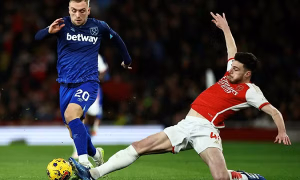 Arsenal thua sốc West Ham