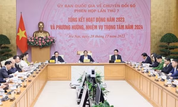 Thủ tướng: Xóa vùng lõm sóng di động và cung cấp cáp quang tới 100% thôn, bản