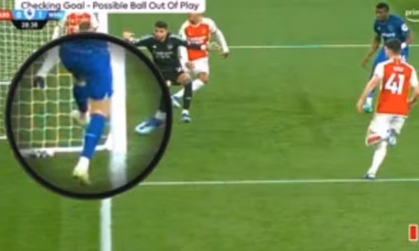 VAR lại gây tranh cãi trong trận thua của Arsenal