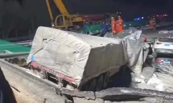 Trung Quốc: Sập đường cao tốc ở Nội Mông gây nhiều thương vong