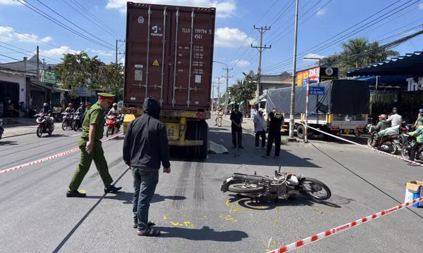 Va chạm với xe container, một phụ nữ tử vong trên đường đi khám bệnh về