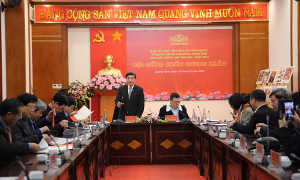Họp Hội đồng chấm chung khảo Giải Diên Hồng lần thứ II - năm 2024