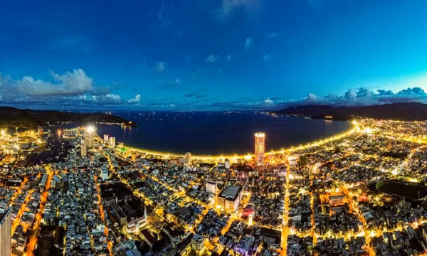 Quy Nhơn lung linh về đêm