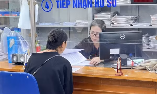 Người lao động thắc mắc về sai lệch thời gian đóng bảo hiểm xã hội