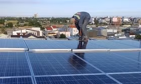 Điện mặt trời mái nhà có thể hòa lưới nhưng không được trả tiền
