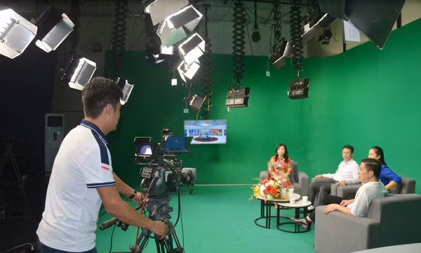 Lặng lẽ sau khung hình