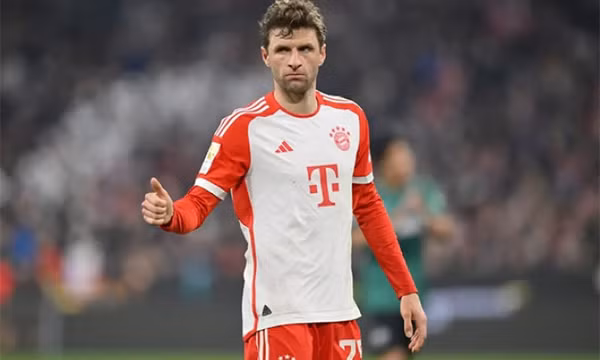 Muller đồng ý gia hạn với Munich