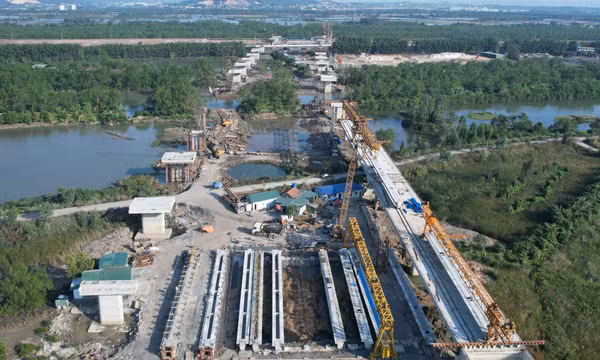 Tăng tốc thi công các cầu trên tuyến đường ven sông