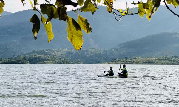 Đạp xe, chèo sup khám phá vẻ đẹp khu vực hồ Kala