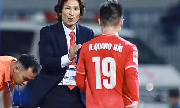 CAHN trả giá với đội hình lạ trước Hải Phòng