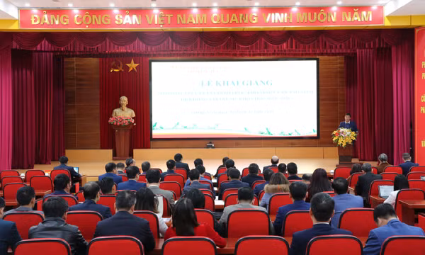 Khai giảng lớp cao cấp lý luận chính hệ không tập trung, khóa học 2023-2025