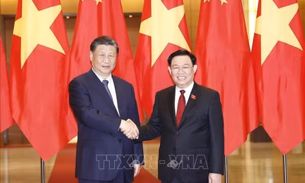 Chủ tịch Quốc hội Vương Đình Huệ hội kiến Tổng Bí thư, Chủ tịch nước Trung Quốc Tập Cận Bình