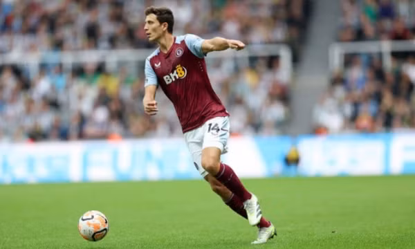 Chạm mặt Man United, Villa lo lắng vì chấn thương trụ cột