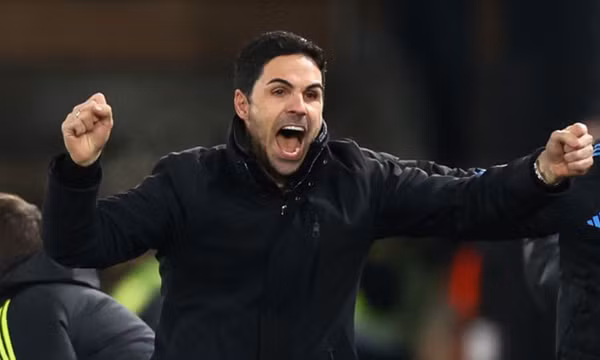 HLV Mikel Arteta bị cấm chỉ đạo vì ăn mừng quá cuồng nhiệt