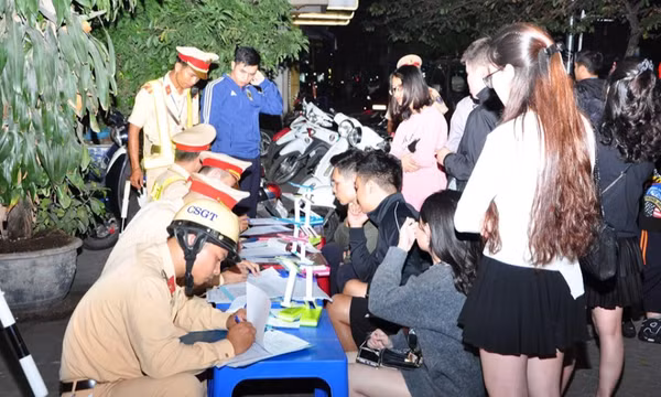 Nhiều phụ huynh bị phạt vì giao xe cho học sinh chưa đủ độ tuổi lái