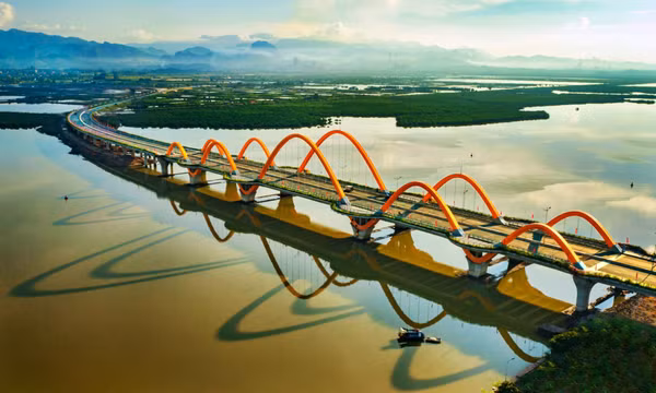Xây dựng, phát triển Quảng Ninh là tỉnh tiêu biểu về mọi mặt