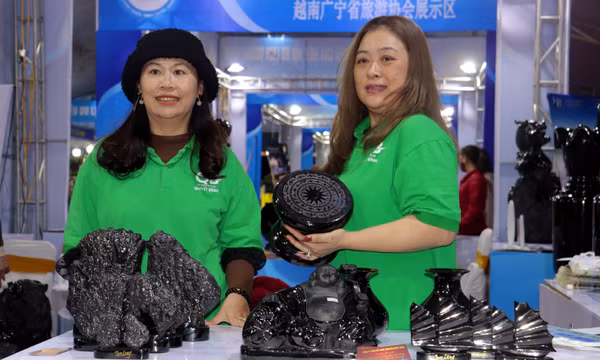 Óng ánh sản phẩm lưu niệm độc nhất thế giới của Vùng mỏ