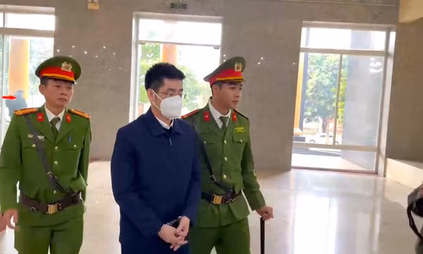 Bị cáo Hoàng Văn Hưng rưng rưng nước mắt nhận tội, xin ‘chấp nhận mọi phán quyết của tòa'