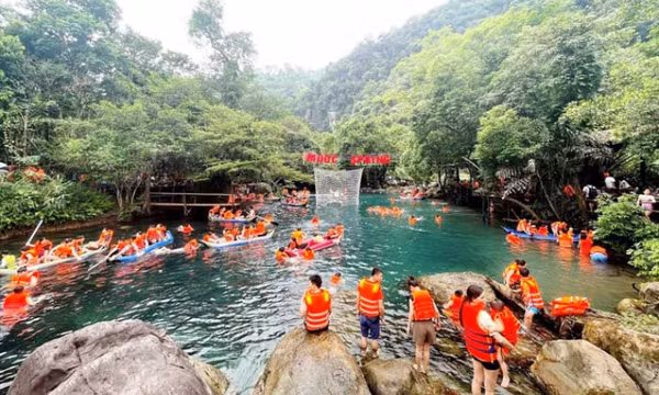 Nhiều cách làm mới để thu hút khách du lịch quốc tế đến Phong Nha Kẻ Bàng