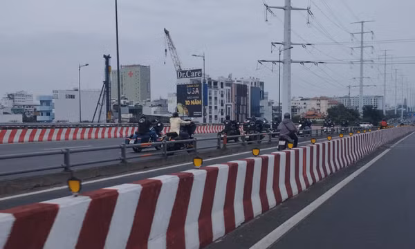 Hàng chục xe Harley ngang nhiên chạy vào làn ô tô, trích xuất camera xử lý