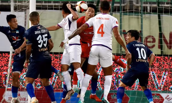 HLV Kiatisak nói gì khi CLB Hoàng Anh Gia Lai liên tục không thắng?