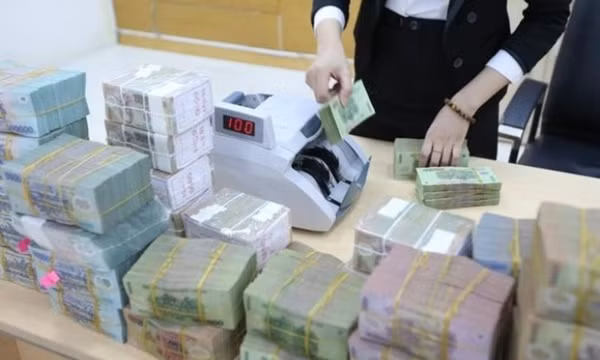 Sốc vì lãi suất huy động giảm quá nhanh và mạnh