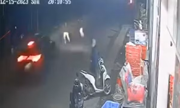 Hai CSGT bị ô tô húc văng khi đang kiểm tra, xử lý vi phạm nồng độ cồn