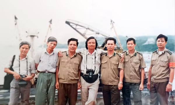 Làm báo thời gian khó