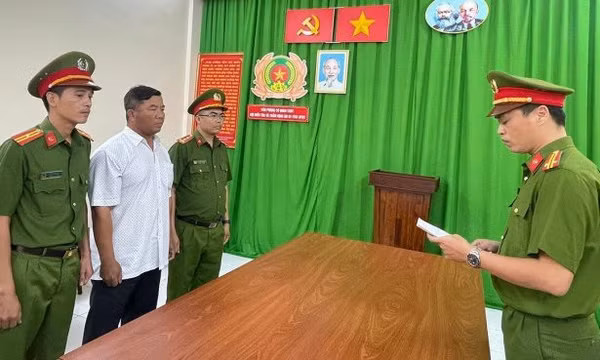Giám đốc Chi cục Đăng kiểm Long An và hàng loạt người bị bắt