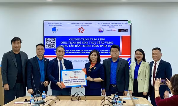 Trao tặng công trình mô hình thực tế ảo VR360 cho Trung tâm Hành chính công TP Hạ Long