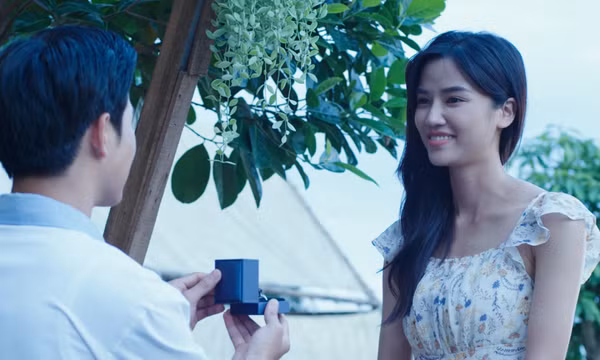 Tập 6 phim “Bình minh đang lên”: Thanh Sơn chính thức cầu hôn Thùy Dương