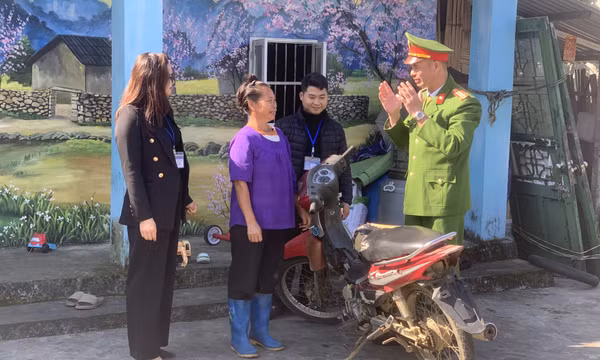Tuyên truyền Luật giao thông ở xã Hải Sơn