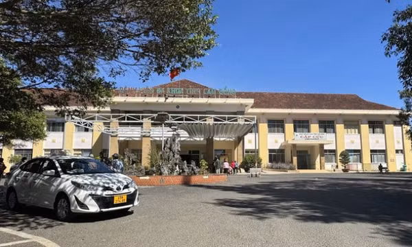 Tạm đình chỉ một bác sĩ trục lợi bảo hiểm y tế hàng trăm triệu đồng