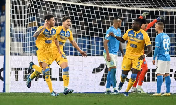 Napoli thua thảm ở Cup Quốc gia Italy