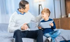 Khen trẻ thế nào để con lớn lên tự tin và thành công