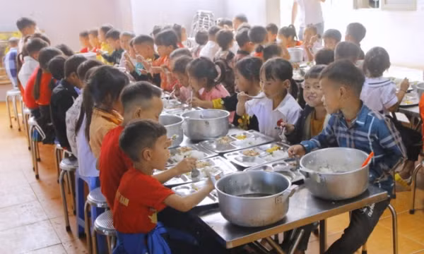 Thủ tướng yêu cầu rà soát bữa ăn bán trú ở miền núi