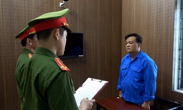 Mượn hàng loạt sổ đỏ của người dân mang đi cầm cố, lừa đảo chiếm đoạt 15 tỷ đồng